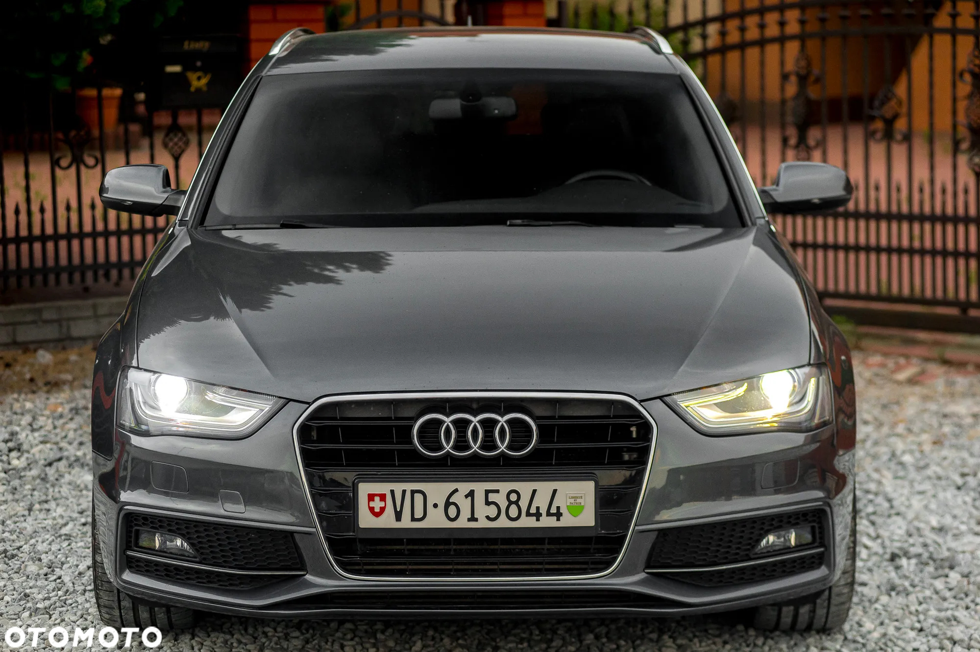 Audi A4 Avant 2.0 TDI DPF multitronic S line Sportpaket - 4