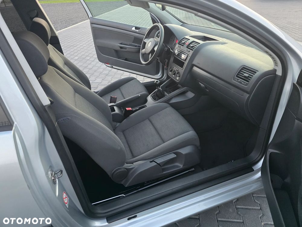 Volkswagen Golf 1.9 TDI Sportline - 19