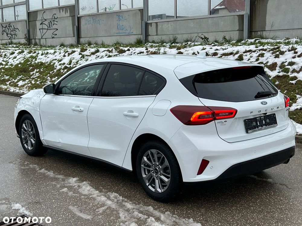 Ford Focus 1.0 EcoBoost Hybrid TITANIUM - 4