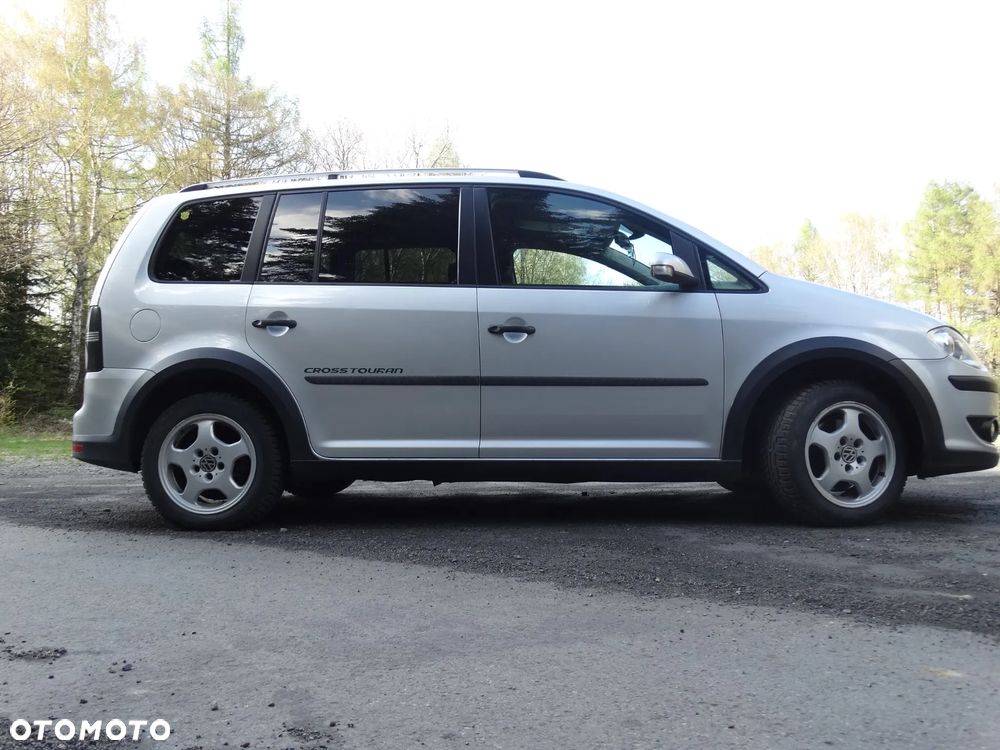 Volkswagen Touran 2.0 TDI DPF Cross - 10