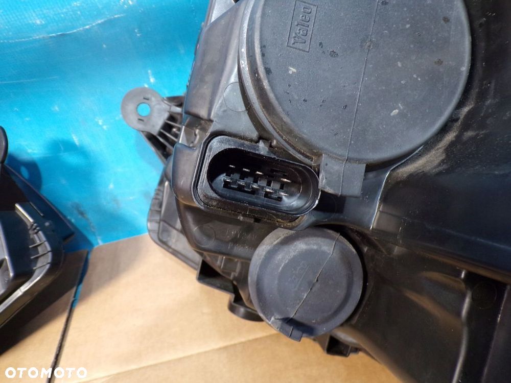 VW T6 CARAVELLE MULTIVAN 15- REFLEKTORY LAMPY PRZEDNIE DEMONTAŻ 2 sztuki - 11