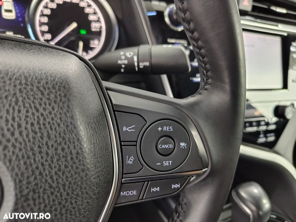 Toyota Camry 2.5 Hybrid Business - 14