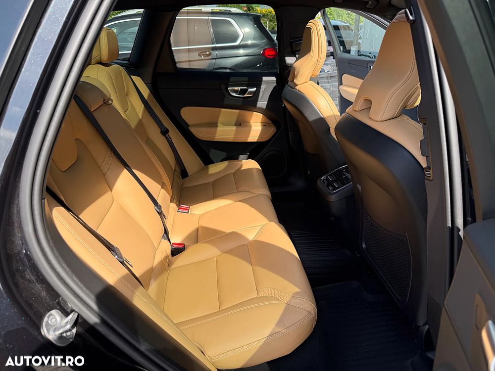 Volvo XC 60 B4 D AWD Ultimate Dark - 30