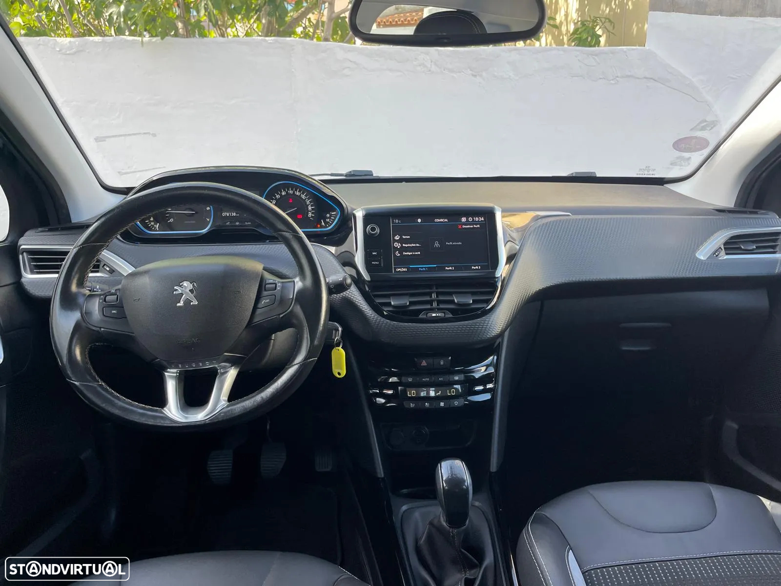 Peugeot 2008 1.2 PureTech Allure - 11