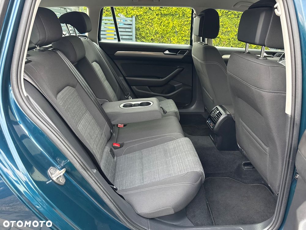 Volkswagen Passat 2.0 TDI SCR DSG Comfortline - 21