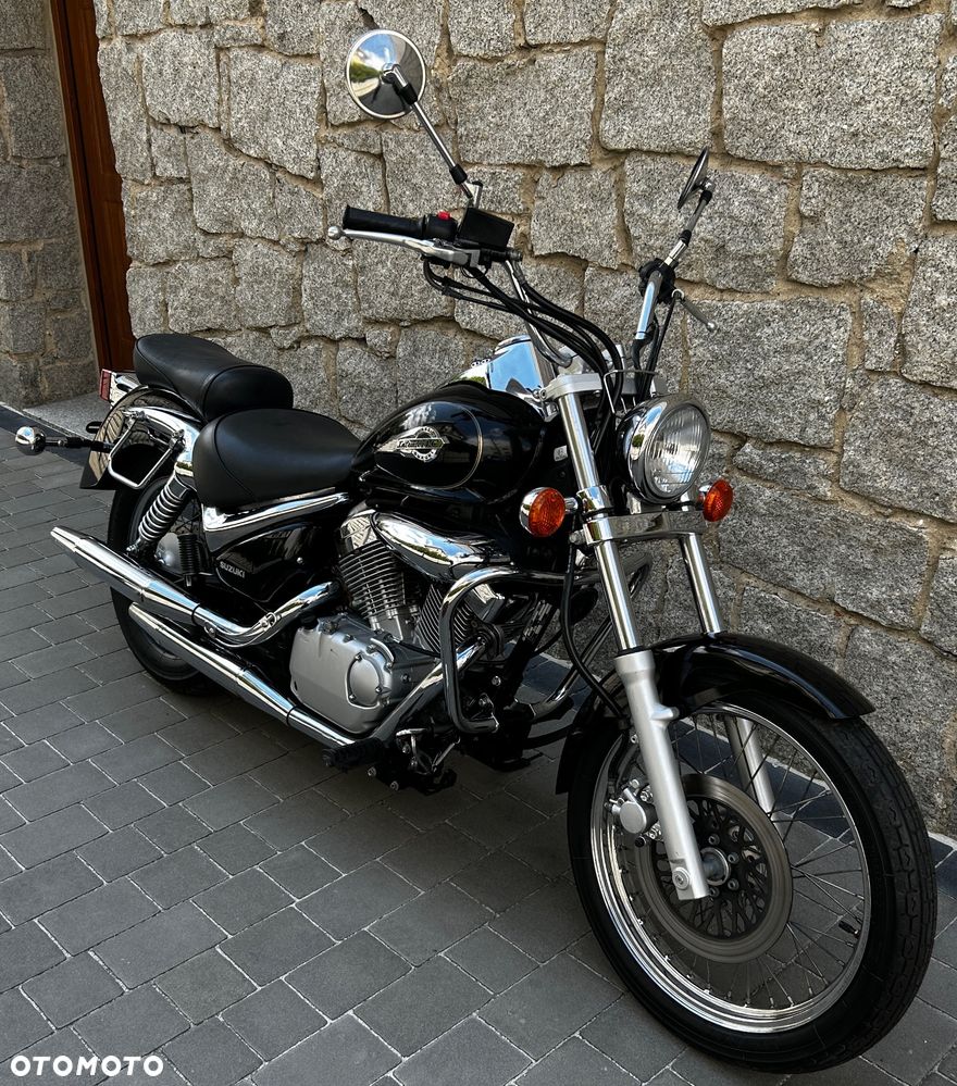Suzuki Intruder - 1
