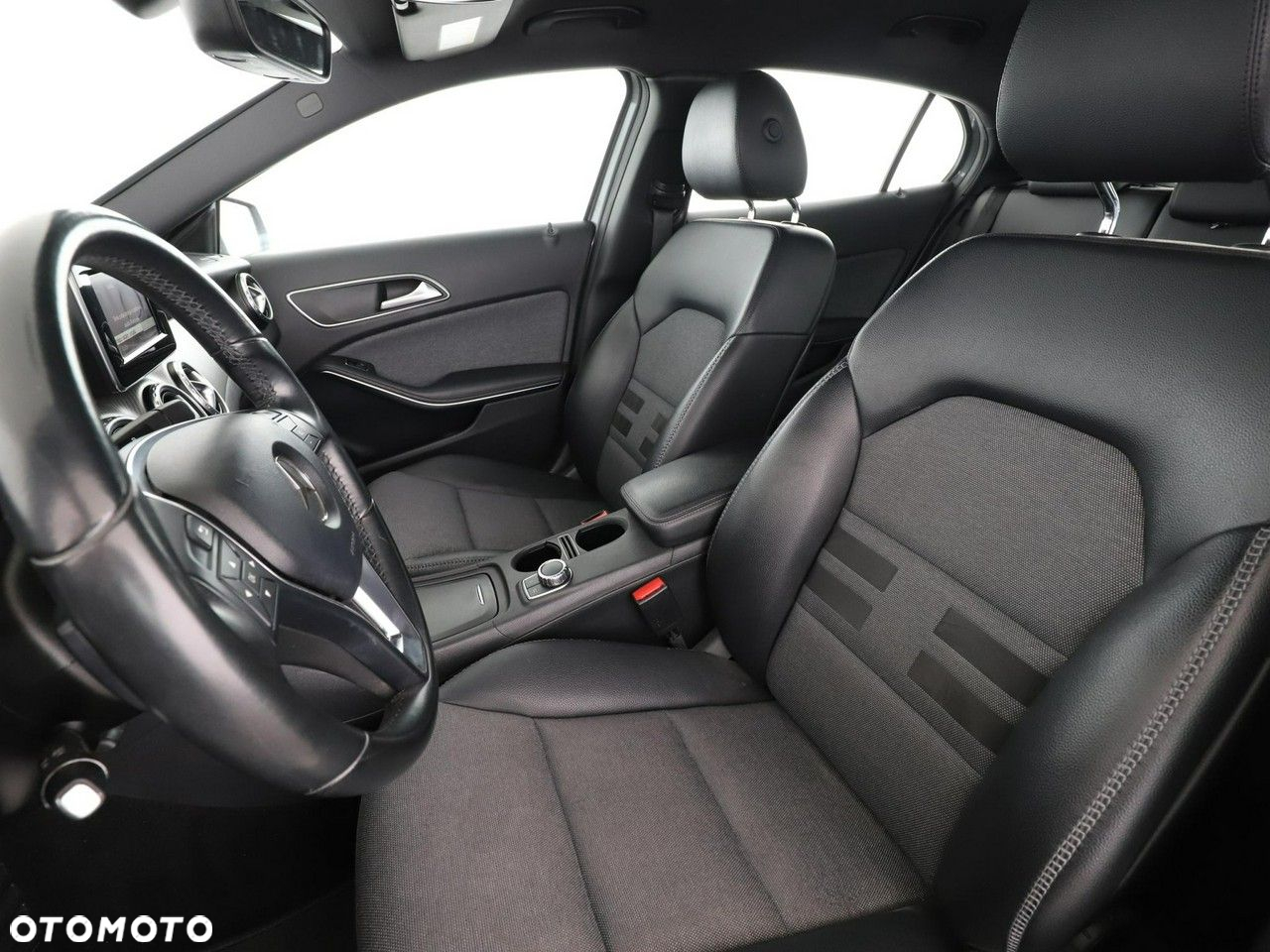 Mercedes-Benz GLA - 13