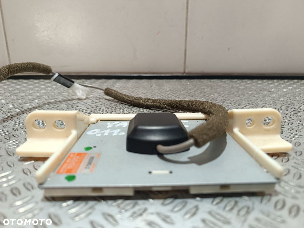 Antena GPS navi Toyota Yaris II 2011 - 2