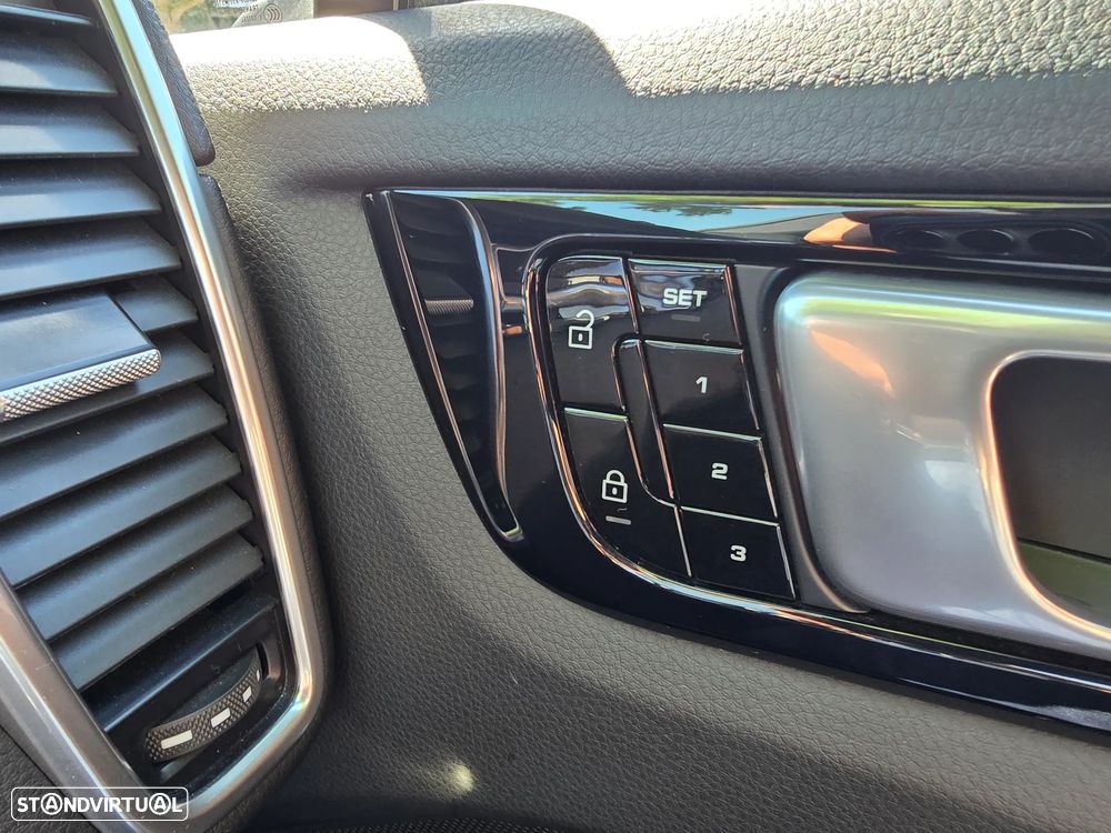 Porsche Cayenne Coupé E-Hybrid - 38