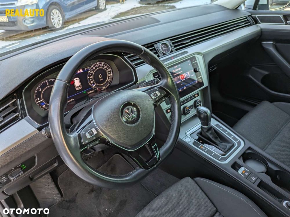 Volkswagen Passat - 20