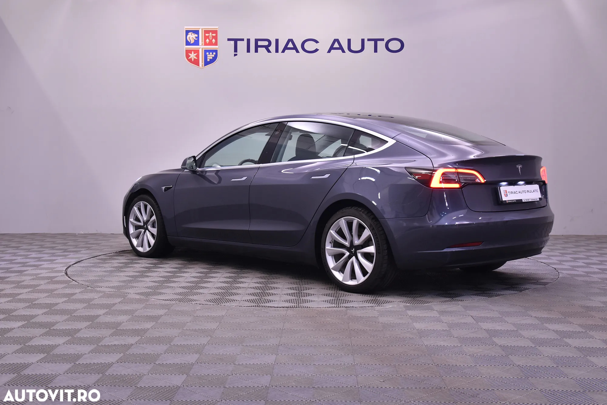 Tesla Model 3 Long Range - 3