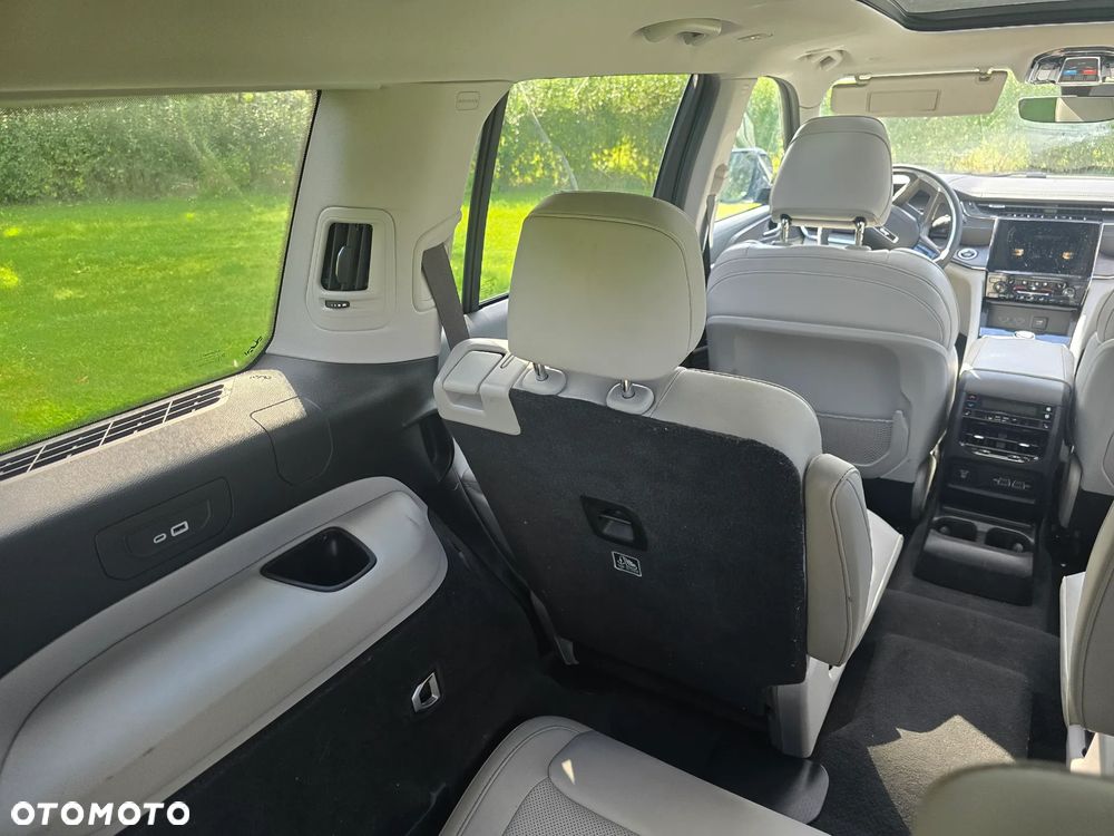 Jeep Grand Cherokee - 28