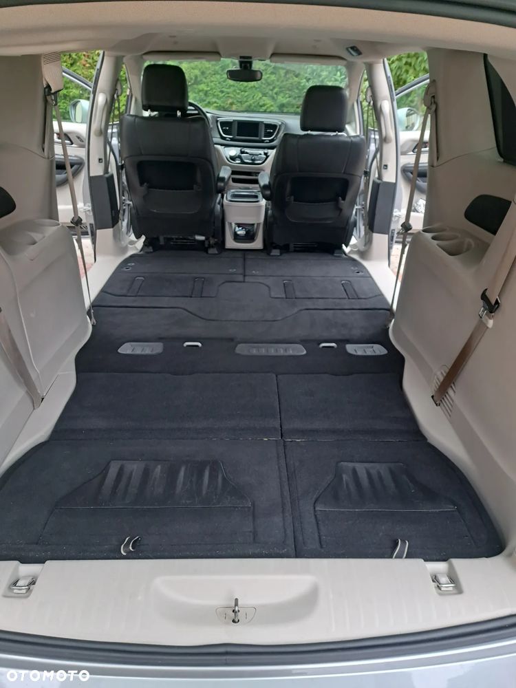 Chrysler Pacifica - 15