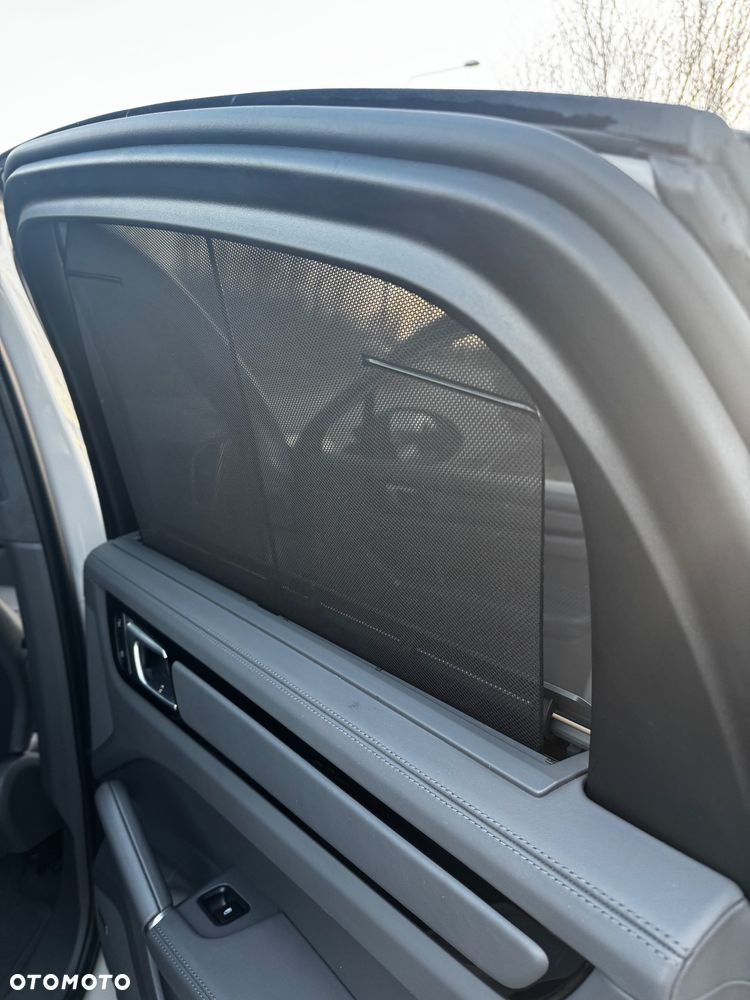 Porsche Cayenne - 36