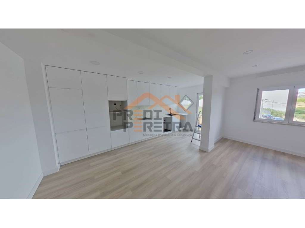 T3 remodelado, com varanda fechada, situado na Quinta do Pinheiro, ... - Grande imagem: 3/24