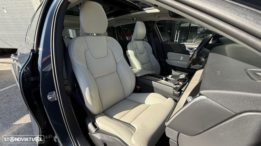 Volvo V60 Cross Country 2.5 T5 Momentum AWD - 4