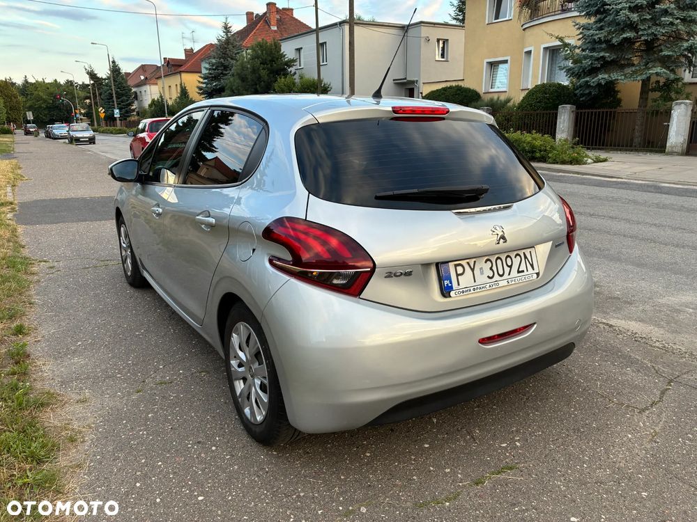 Peugeot 208 - 6