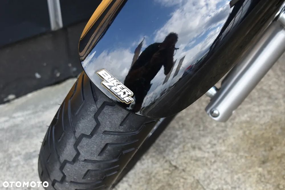 Suzuki Intruder - 26