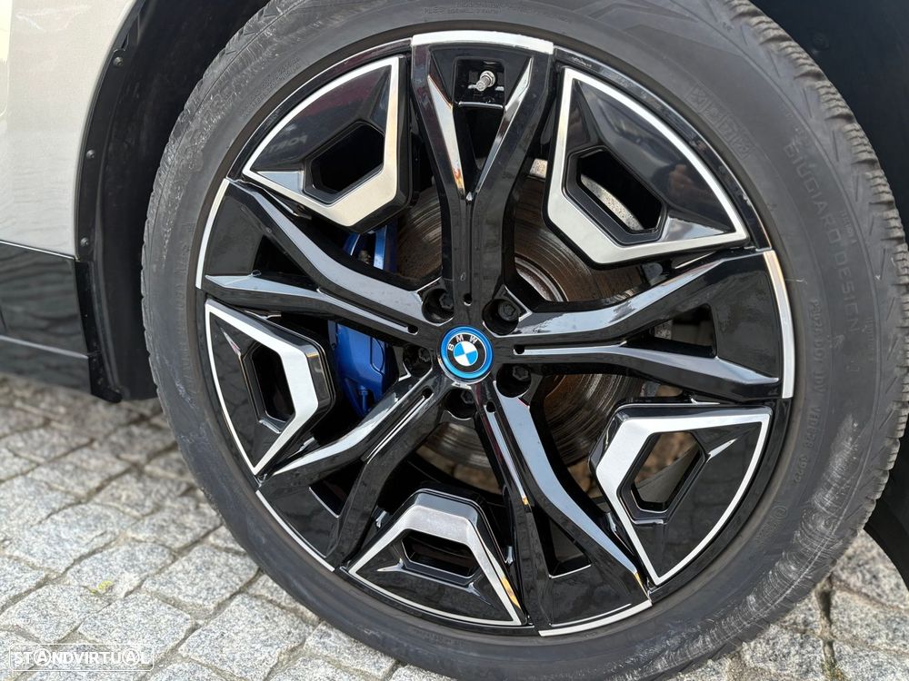 BMW iX xDrive 40 Pack Desportivo - 12