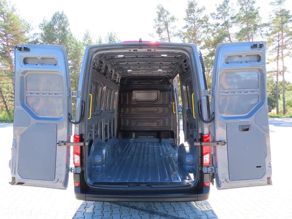 Volkswagen Crafter 2.0 TDI 180 KM Furgon Blaszak L3H3 Standard / Dach Wysoki Rozstaw Osi 3640 mm 1248 Kg Ładowność Fotel ergoActive Z Masażem Kamera Parkowania Tempomat Stan Jak Nowy UNIKAT GOTOWY DOSTEPNY POLECAM - 7
