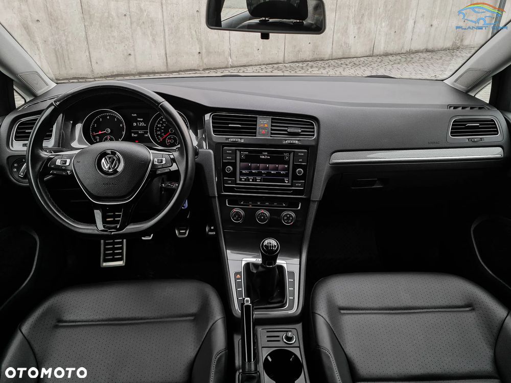 Volkswagen Golf - 22
