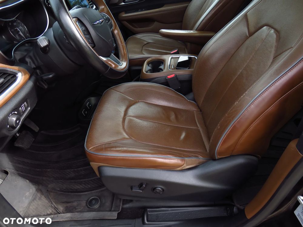 Chrysler Pacifica - 16