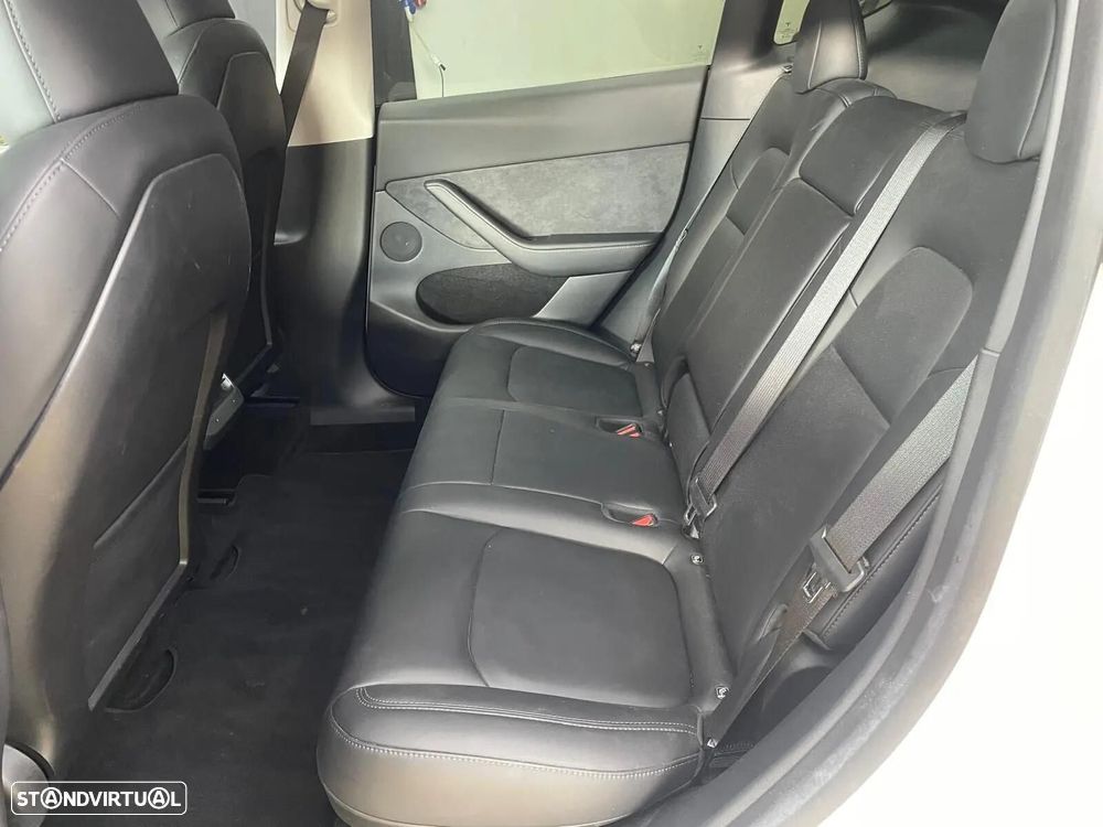 Tesla Model Y Long-Range RWD - 8