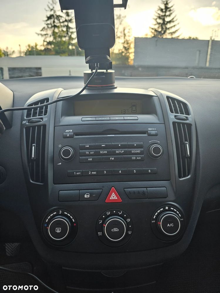 Kia Ceed - 14
