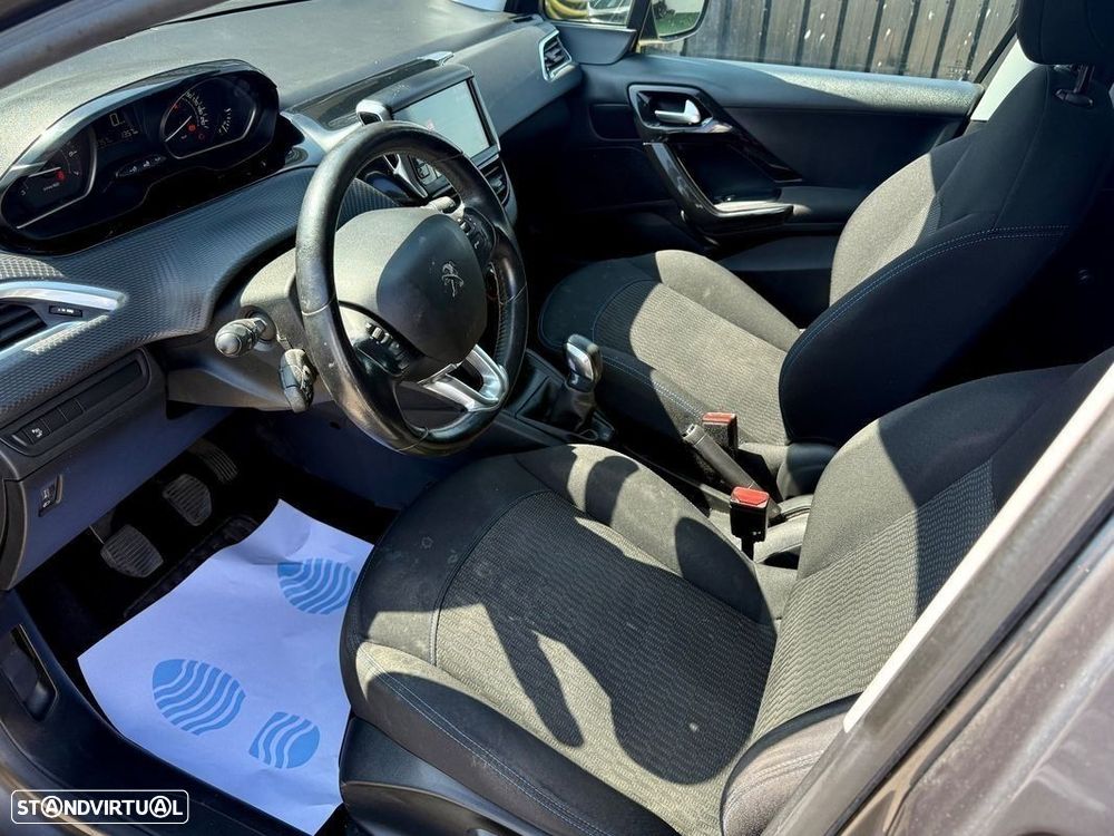 Peugeot 208 1.2 PureTech Style - 21