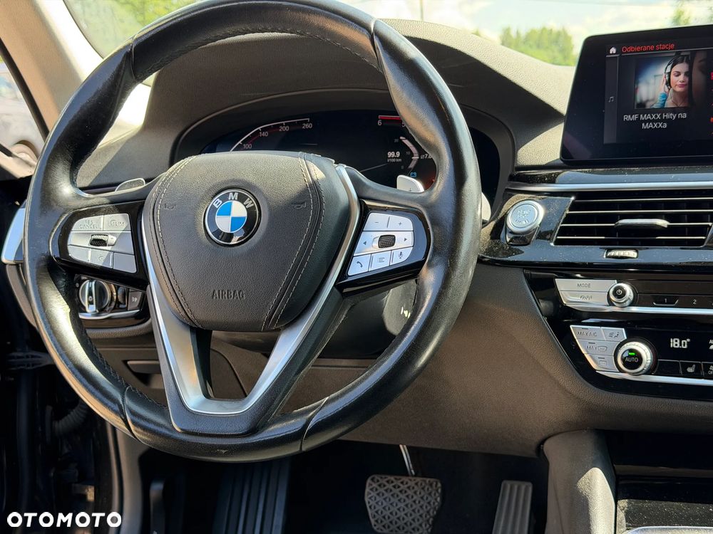 BMW Seria 5 520d Sport Line - 34