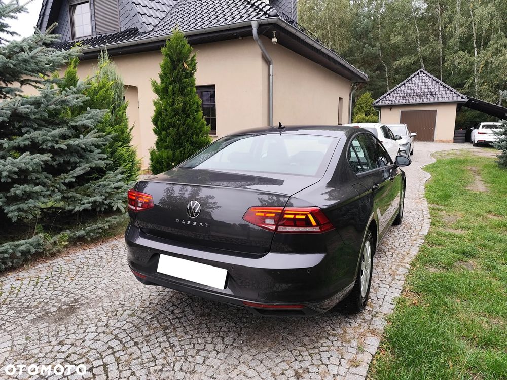 Volkswagen Passat - 4