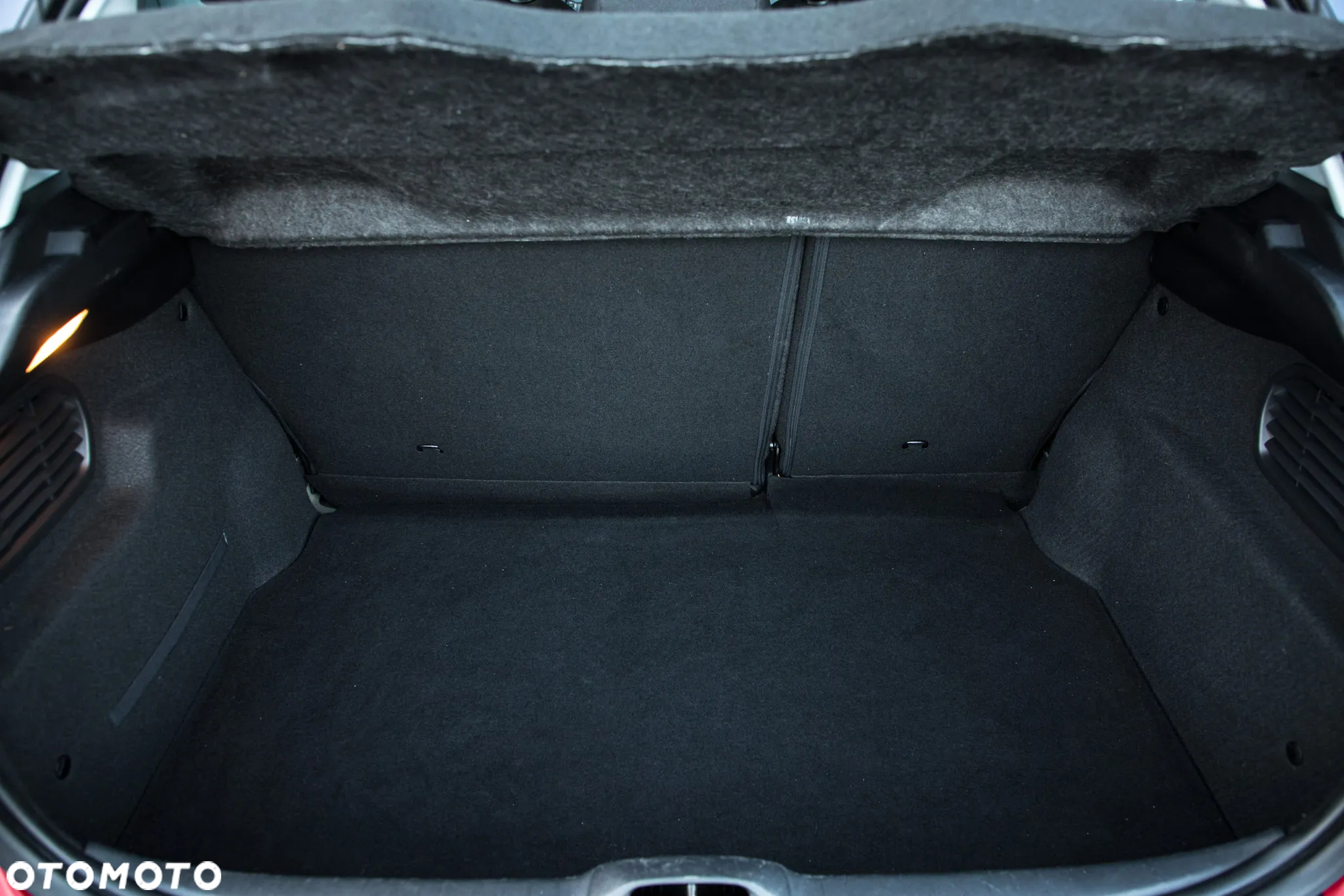 Peugeot 208 - 30