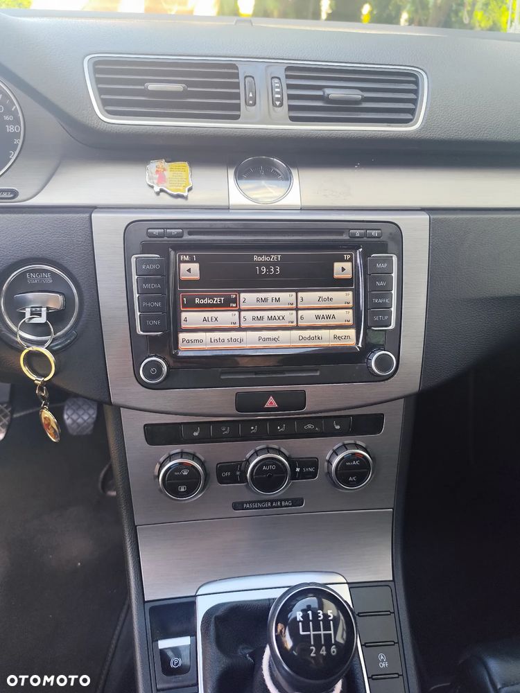 Volkswagen Passat 2.0 TDI Highline - 16