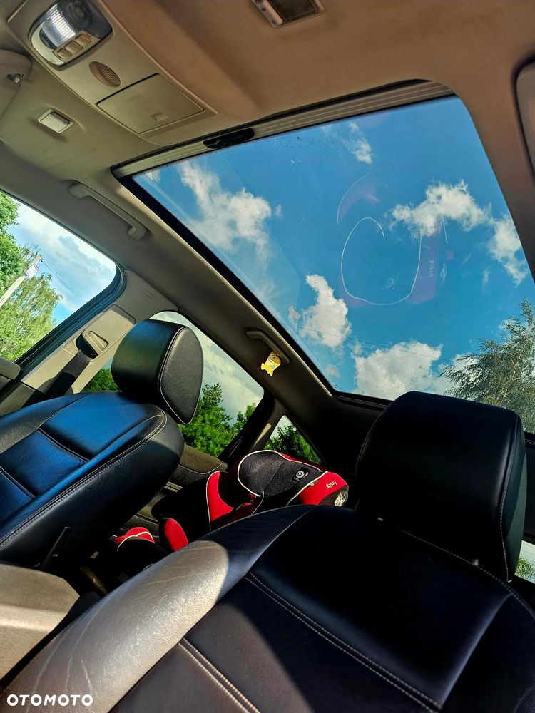 Ford Kuga 2.0 TDCi 2x4 Titanium - 10