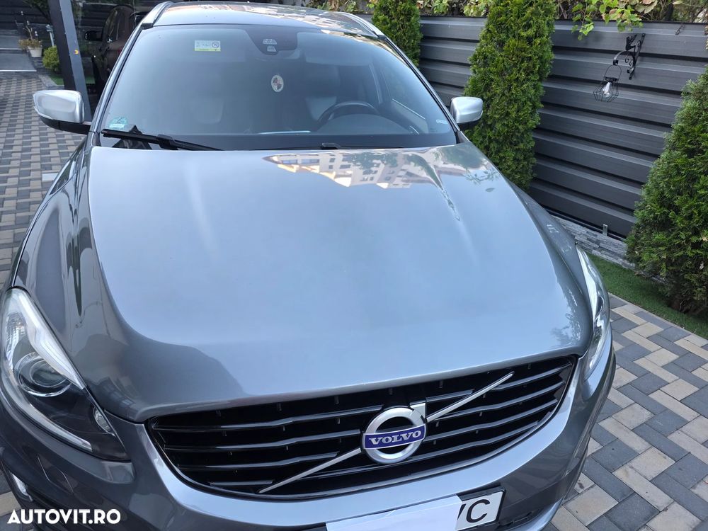 Volvo XC 60 D5AWD R-Design - 4