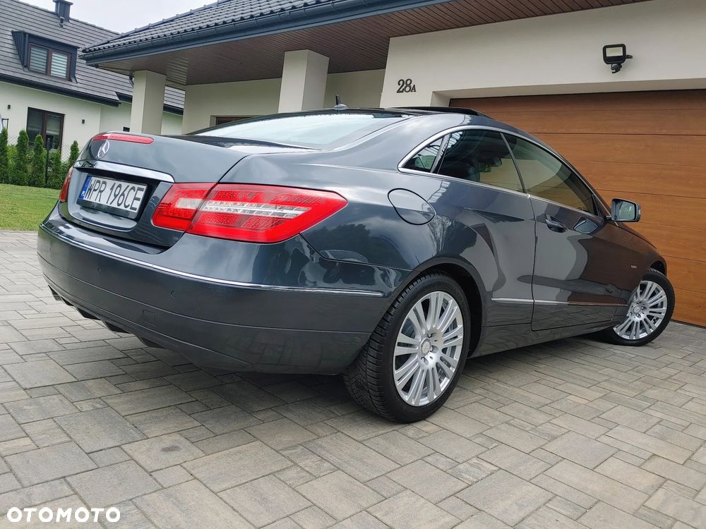 Mercedes-Benz E-Class 2012 photo 2