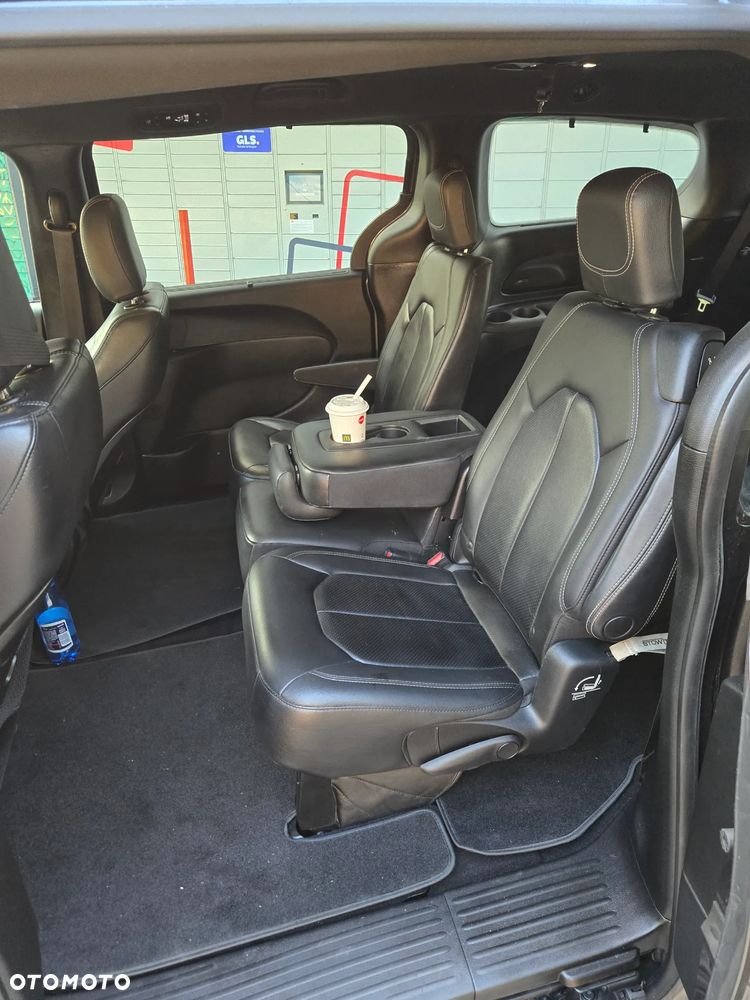 Chrysler Pacifica - 12