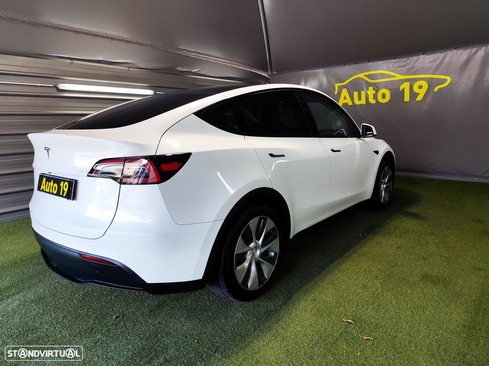 Tesla Model Y RWD - 4