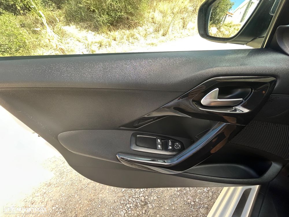 Peugeot 208 1.2 PureTech Style - 13