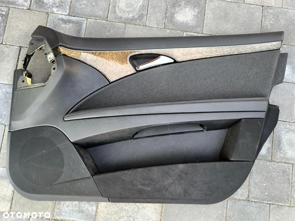 MERCEDES W211 LIFT BOCZEK TAPICERKA PRAWY PRZÓD EU