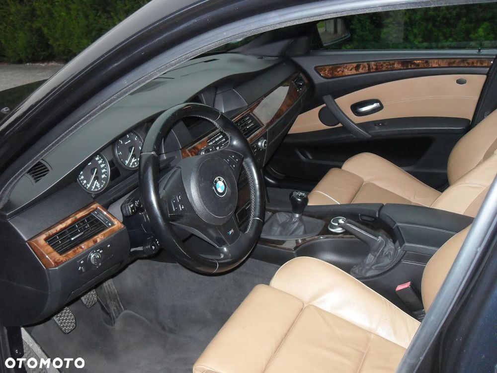 BMW Seria 5 530d xDrive Touring - 14