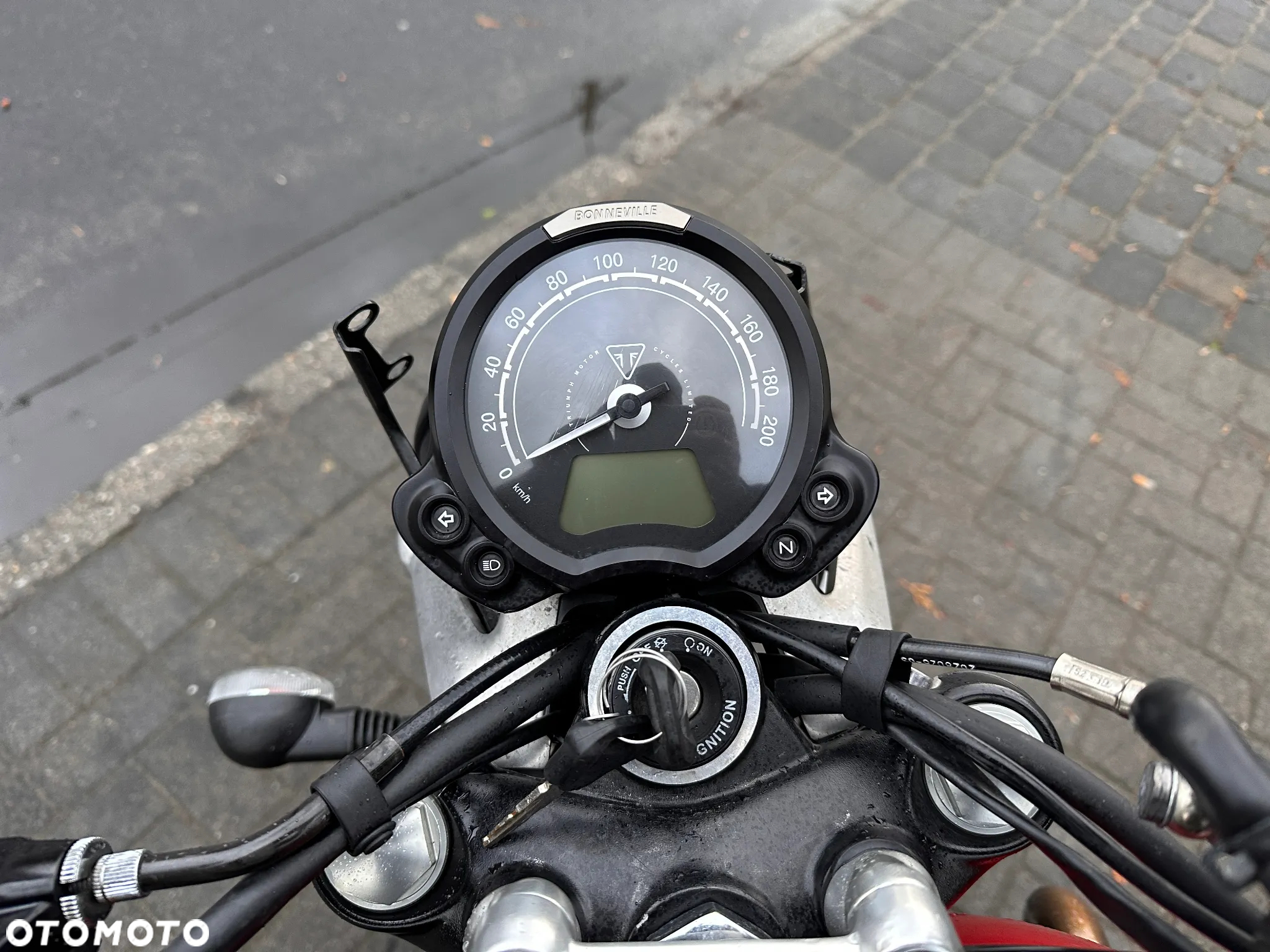 Triumph Bonneville - 9