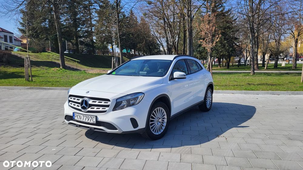 Mercedes-Benz GLA 180 - 1