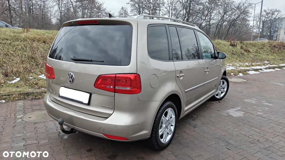 Volkswagen Touran 2.0 TDI Highline DSG - 10