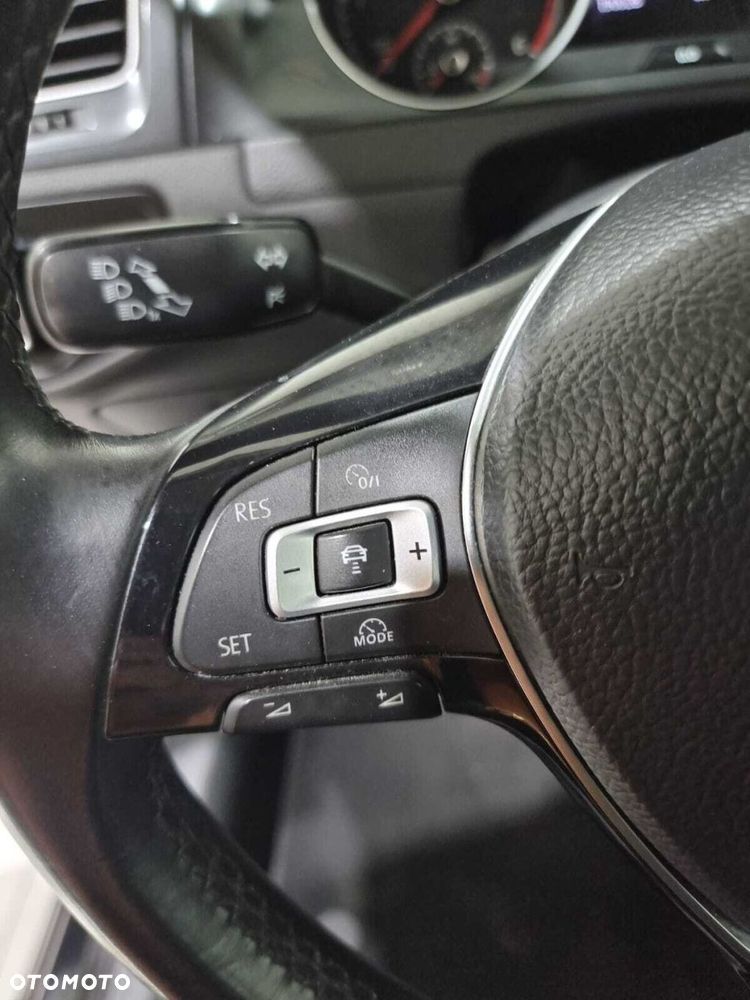 Volkswagen Golf - 22
