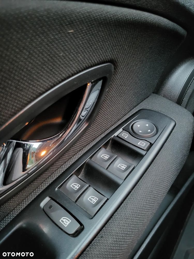 Renault Fluence 1.6 16V Techno Feel - 18