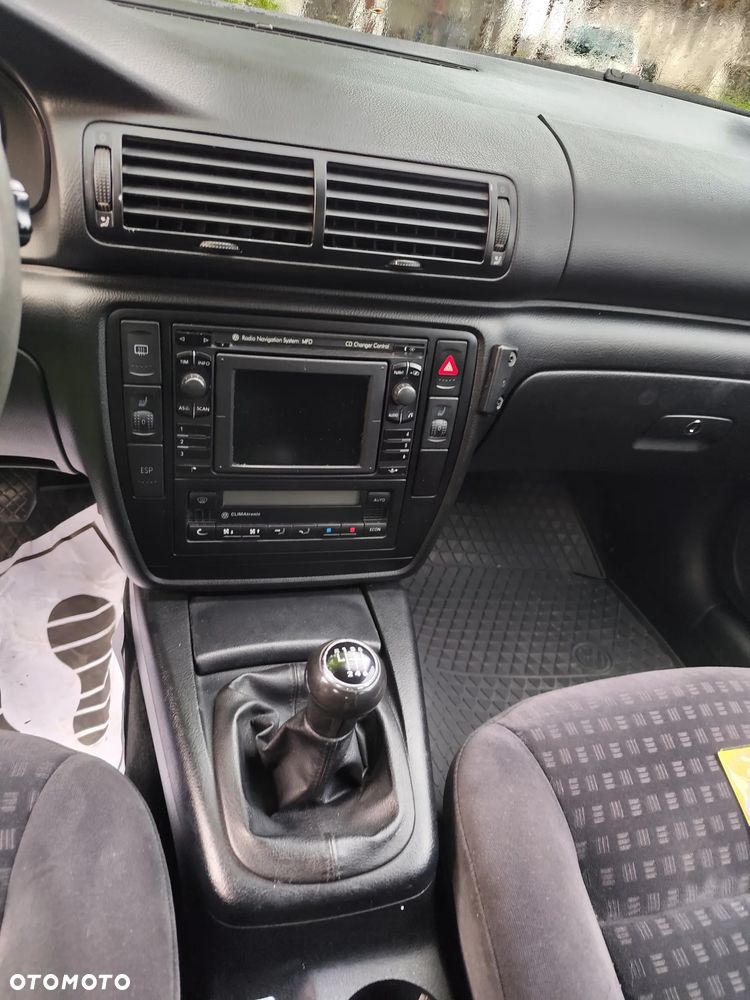 Volkswagen Passat 1.9 TDI Comfortline - 4