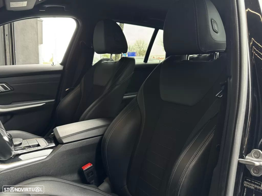 BMW 318 d Touring Line Sport Auto - 24