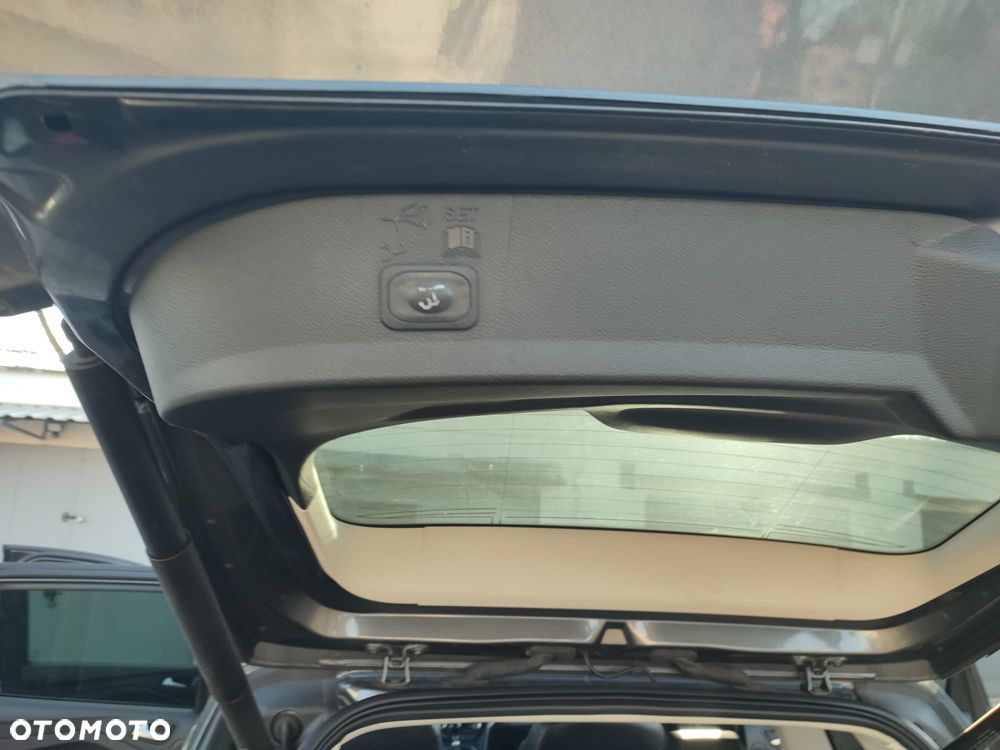 Ford Kuga 2.0 TDCi 2x4 Titanium - 5