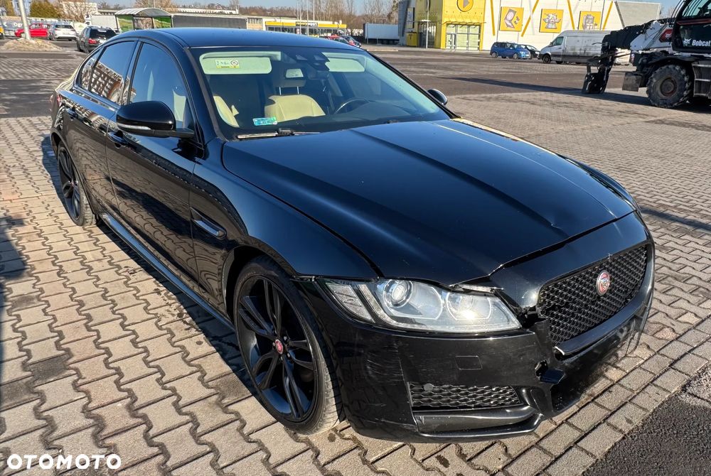 Jaguar XF 20d R-Sport - 8